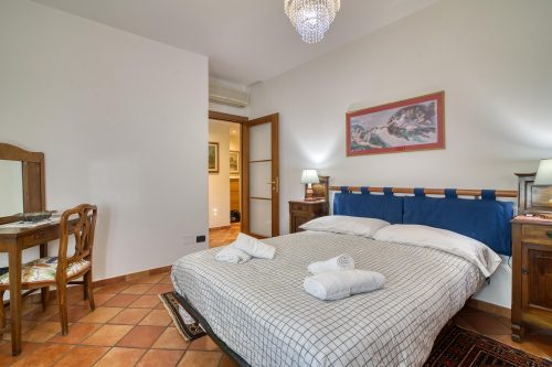 La Casetta Sull'Albero - with Balcony, Garden & Parking