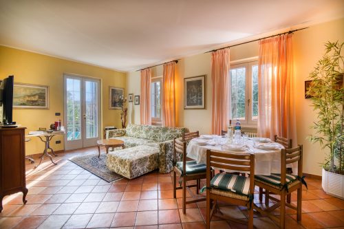 La Casetta Sull'Albero - with Balcony, Garden & Parking