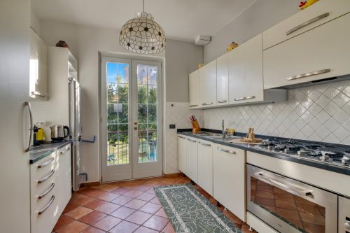 La Casetta Sull'Albero - with Balcony, Garden & Parking