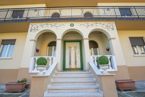 Villa Mimosa Near Desenzano Old Town Apt 4 Parking, A/C, WiFi