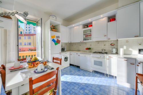 Sunrise Apartment Seaview 100m to Beach