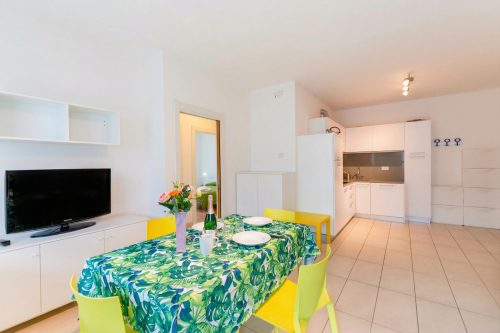Torbole Relax, Pool & Balcony Apartment 2
