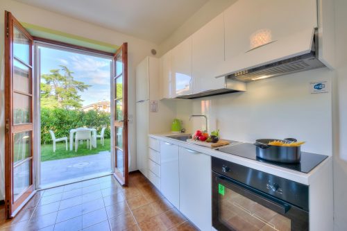 Villa Fiorita - Apt 2 - Margherita near lake, shops & AC