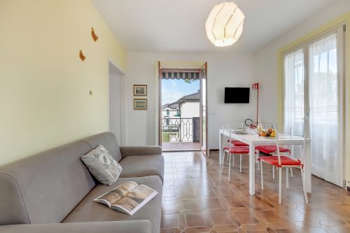 Villa Fiorita - Apt 4 - Mimosa near lake, shops & AC