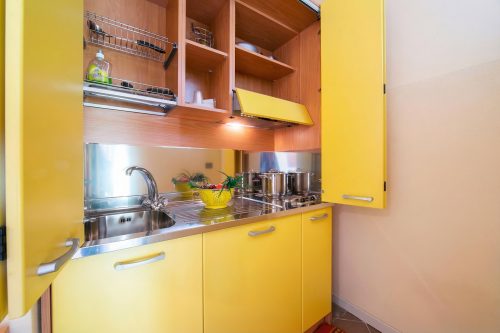 Yellow Apartment Desenzano With Smart TV, AC + WIFI
