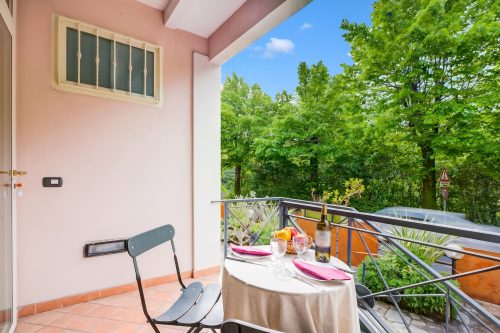 Orange Apartment Desenzano with Wi-fi & Balcony