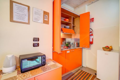 Orange Apartment Desenzano with Wi-fi & Balcony