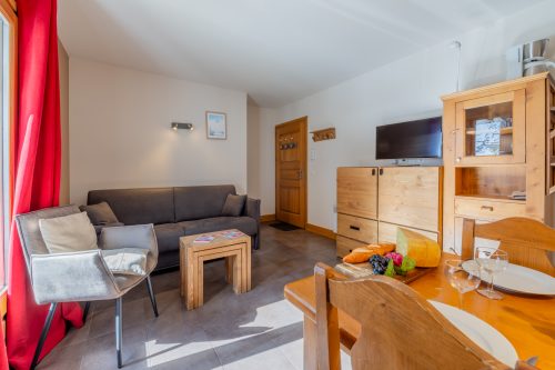V Buet 31: Beside Ski Lift; Pool, Sauna & Gym
