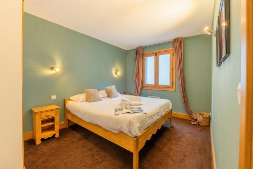 V Loriaz 11: Beside Ski Lift; Pool, Sauna & Gym