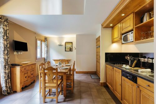 V Buet 53: Beside Ski Lift; Pool, Sauna & Gym