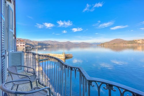 La Dolce Vita Pied dans L' Eau: Balcony and A/C
