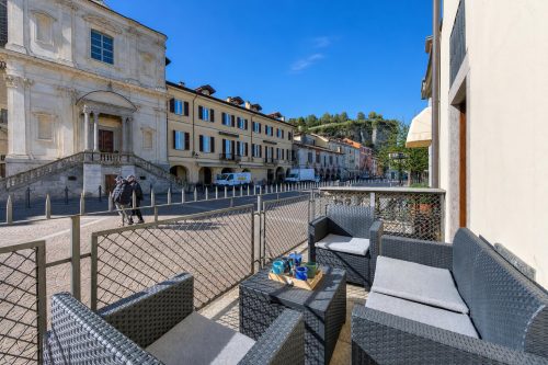 Volo Di Gabbiani: Lakefront Arona Apartment with Terrace