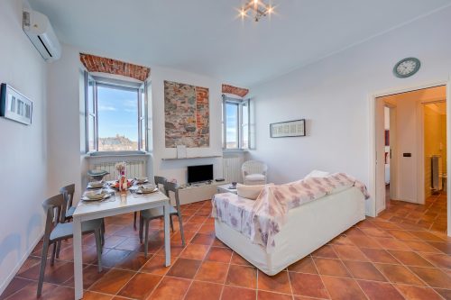 Incanto Sul Lago: Arona Lakefront Apartment with A/C