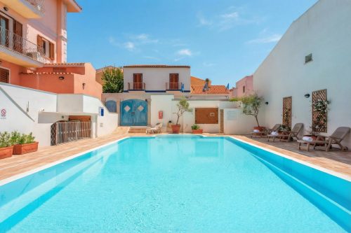 Cristal Blu Mono 3 With Shared Pool