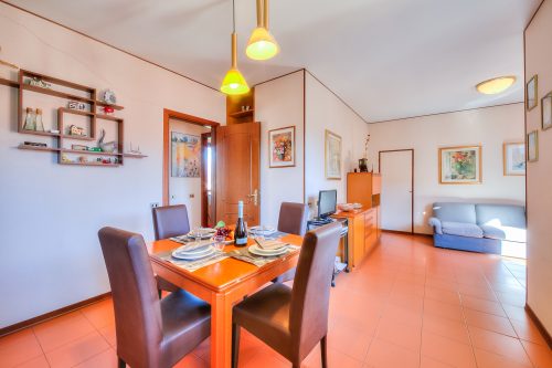 Laura's Cozy Apartment: with Balcony, Lift, Parking in Stresa Centre
