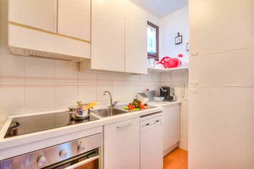 Laura's Cozy Apartment: with Balcony, Lift, Parking in Stresa Centre