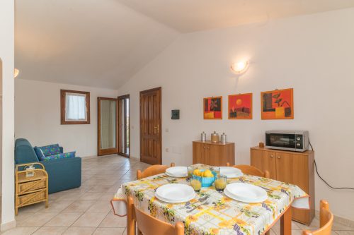 Il Glicine 1.5 Km From The Beach