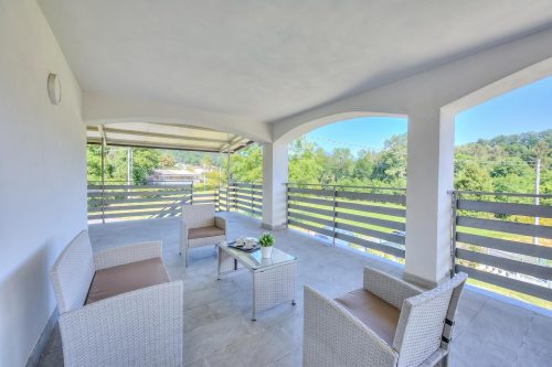 Sunflower Terrace: Duplex for 4, Walk to Lake + Parking