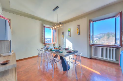 Anita Lake, 2BR Retreat w/ Shared Pool and Gym