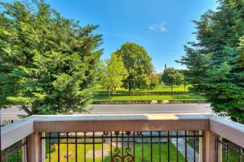 Casa Lia 2BR for 4 in Desenzano | Parking & AC