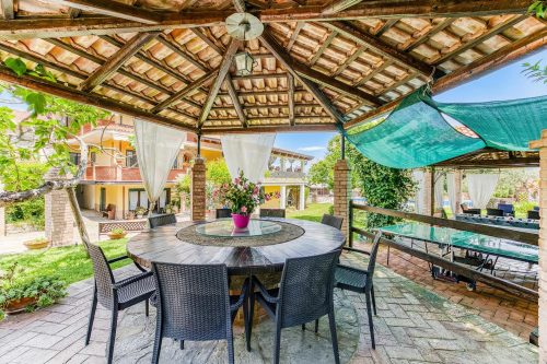 Local Stone Cottage With Shared Pool