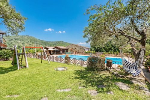 Local Stone Cottage With Shared Pool