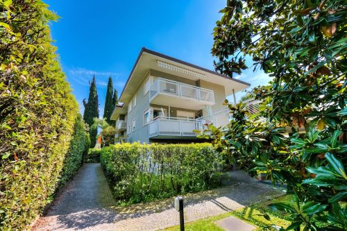 Marina's Green Home - Terrace and Parking