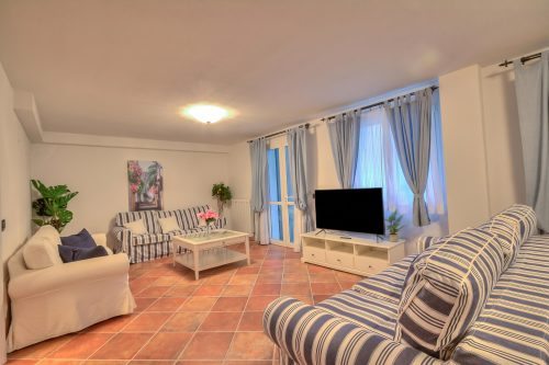 Borgo Belvedere-lake view & shared pool