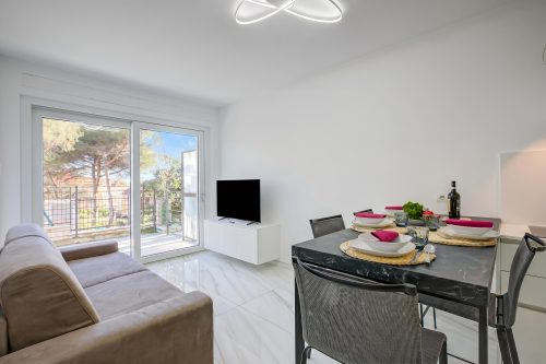 Beachy Vibes- 900m from the beach