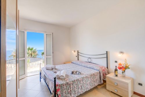 Palms Villa - Sea View Terrace and Parking