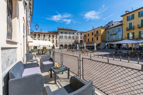 Il Nido Del Cigno, Arona Lakefront Apartment with Terrace and A/C