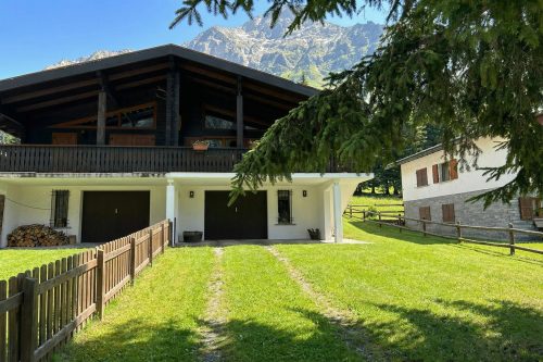 Chalet Soleada with Fireplace and Terrace for 5