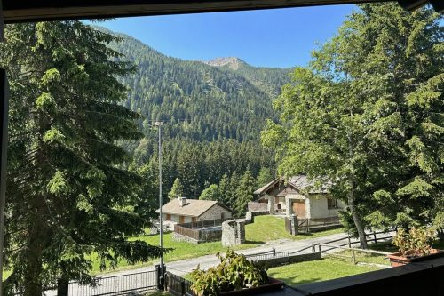 Chalet Soleada with Fireplace and Terrace for 5
