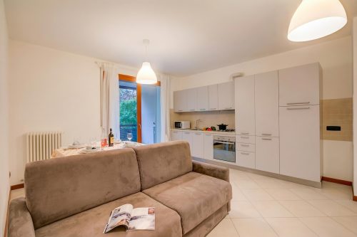 Magnolia: Laveno Centre 2BR with Terrace
