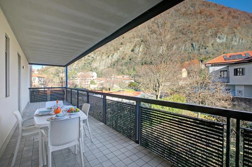 Magnolia: Laveno Centre 2BR with Terrace