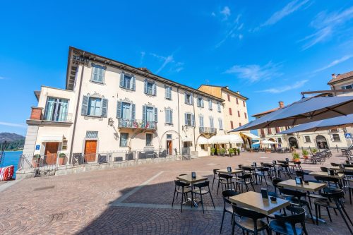 Il Nido Del Cigno, Arona Lakefront Apartment with Terrace and A/C