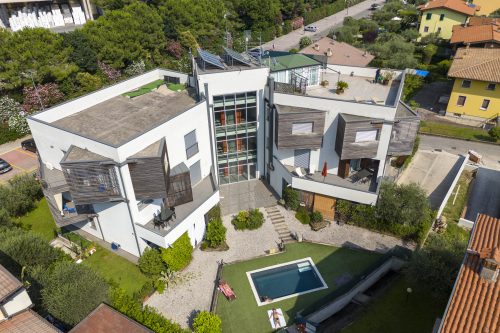 Rosy House 100m from lake & Shared Pool
