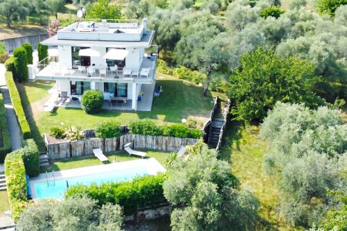 Casa Bougainville Shared Pool & LakeView