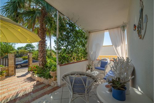 Villa Calò 2 with Garden, 200 meters from Sea