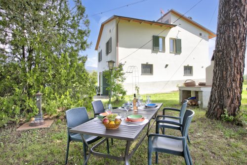 Tuscan Country House with Private Garden for 4