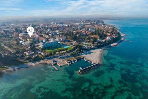 Peschiera few steps from the lake Garden, Terrace, & AC