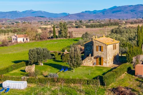 Sorgenti Pitigliano 1 with Shared Pool and Terrace