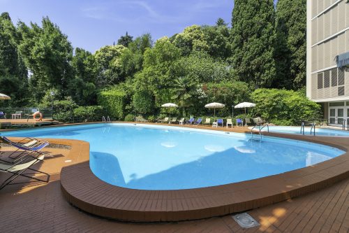 Luxury Apt 402 with Pool & Lake View