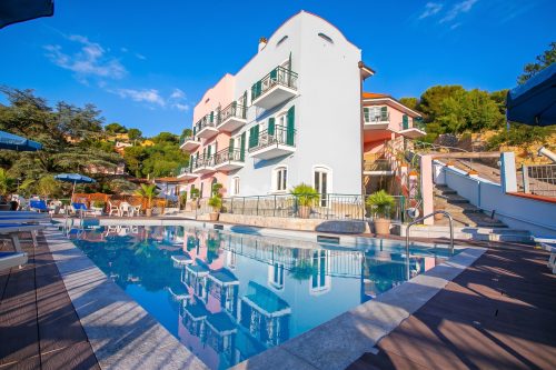 Seaview Pool Retreat - M10