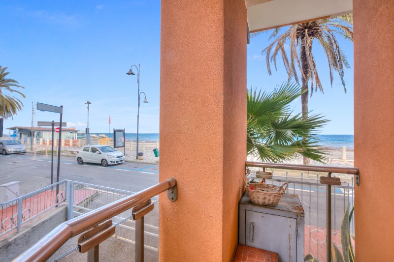 Mer Vivante - Front Beach with Balcony