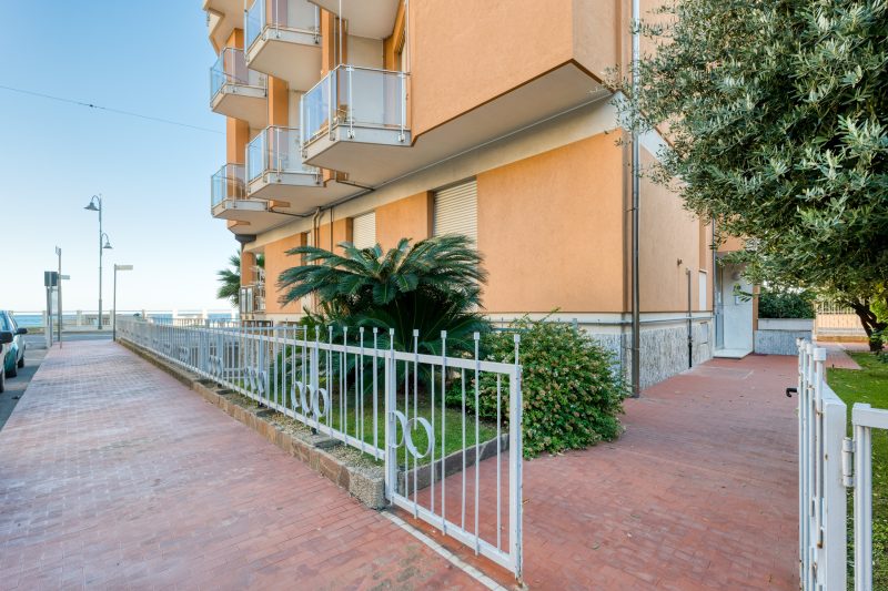 Mer Vivante - Front Beach with Balcony