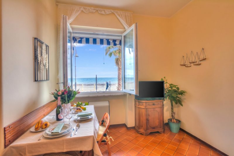 Mer Vivante - Front Beach with Balcony