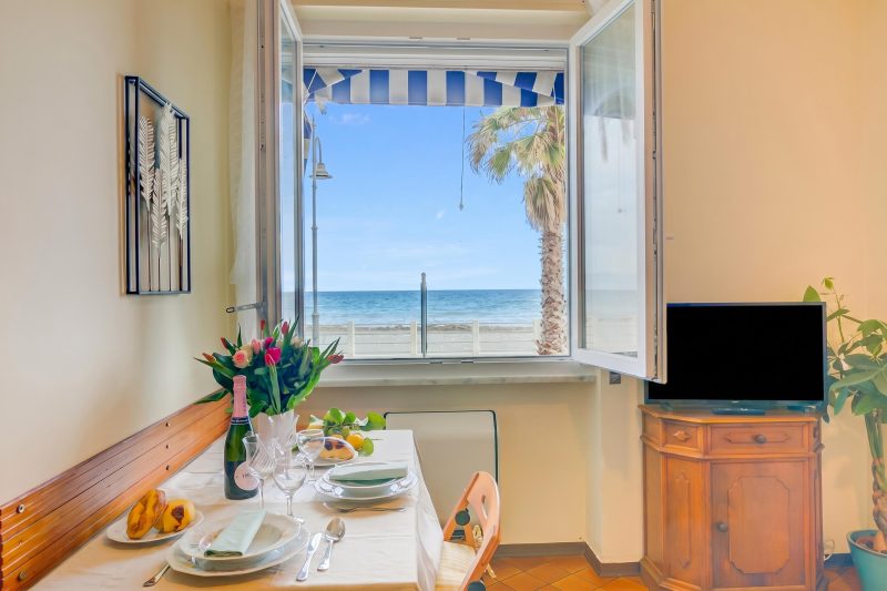Mer Vivante - Front Beach with Balcony