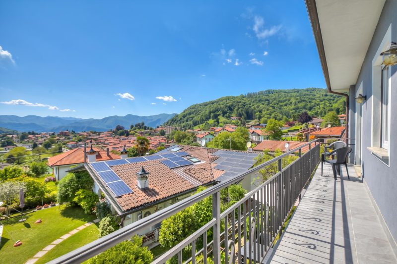 Zio Enry Terrace Apartment in Orta Lake
