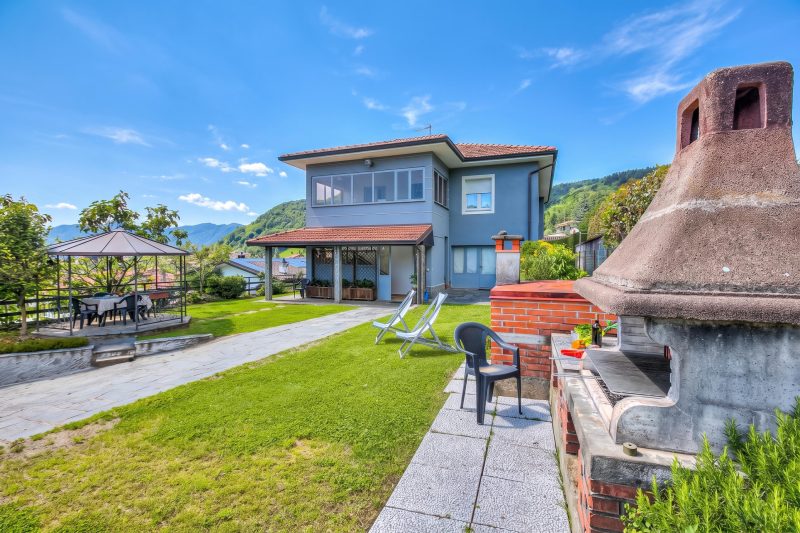 Zio Enry Terrace Apartment in Orta Lake